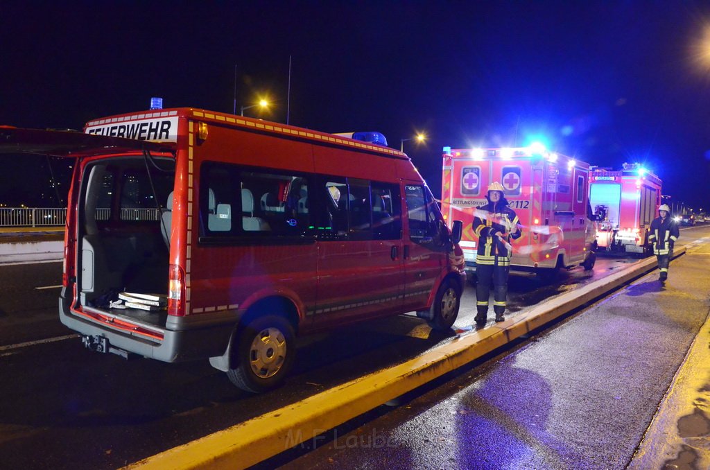 Einsatz BF Hoehenretter Koelner Seilbahn Hoehe Zoobruecke P2636.JPG